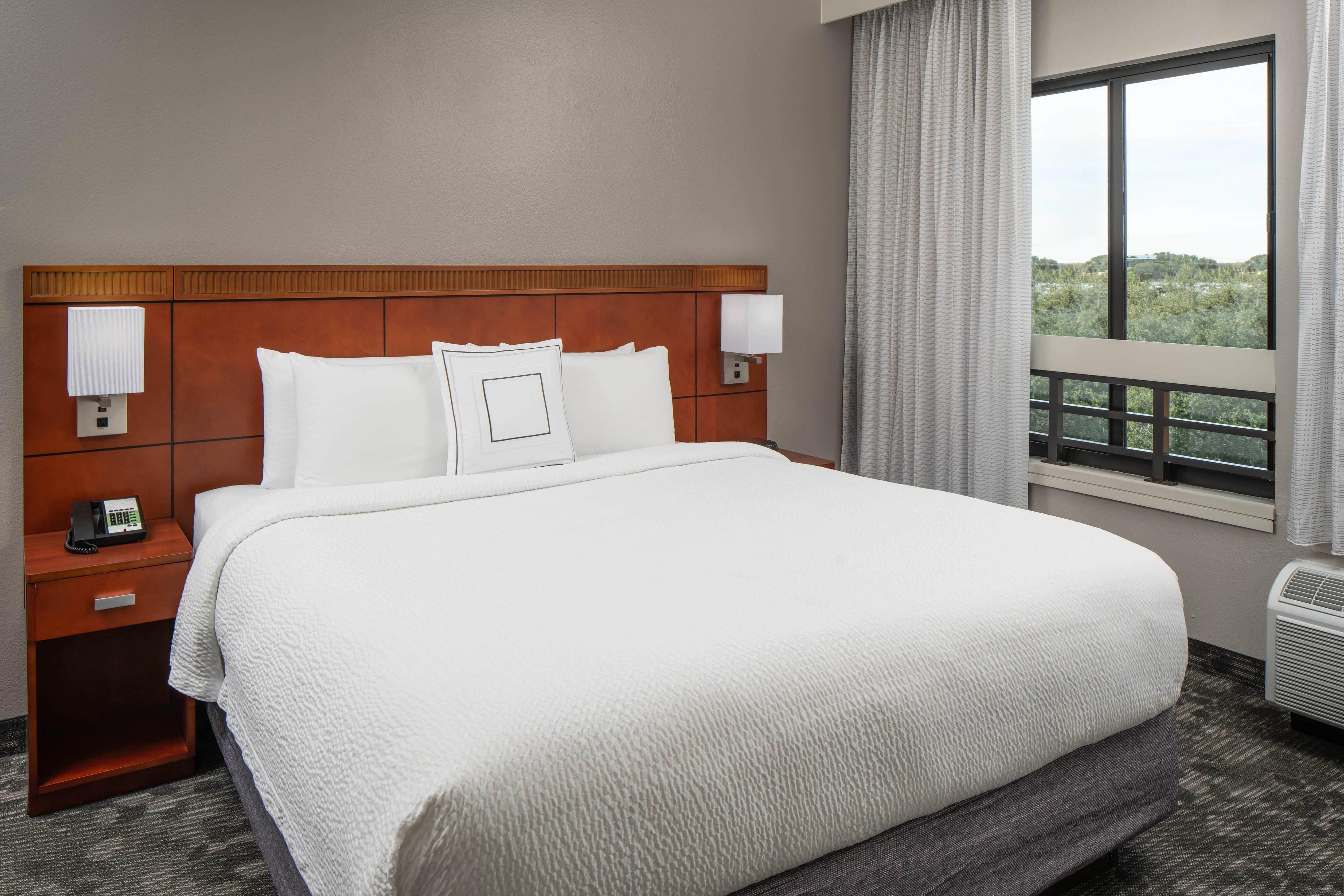 Sonesta Select Miami Lakes Bagian luar foto
