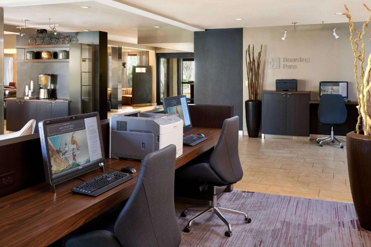Sonesta Select Miami Lakes Bagian luar foto